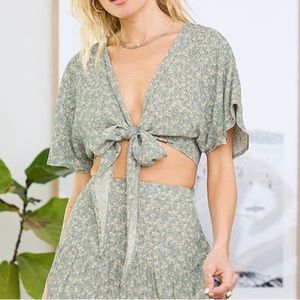 NWOT Lulus Sage Green Ditsy Floral Wrap Crop Top Sz Medium